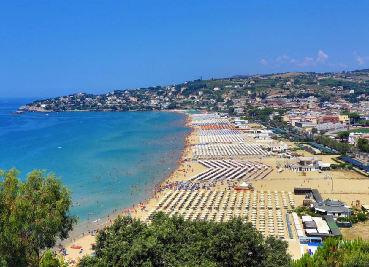 Nari Bed&Breakfast Gaeta Exterior photo